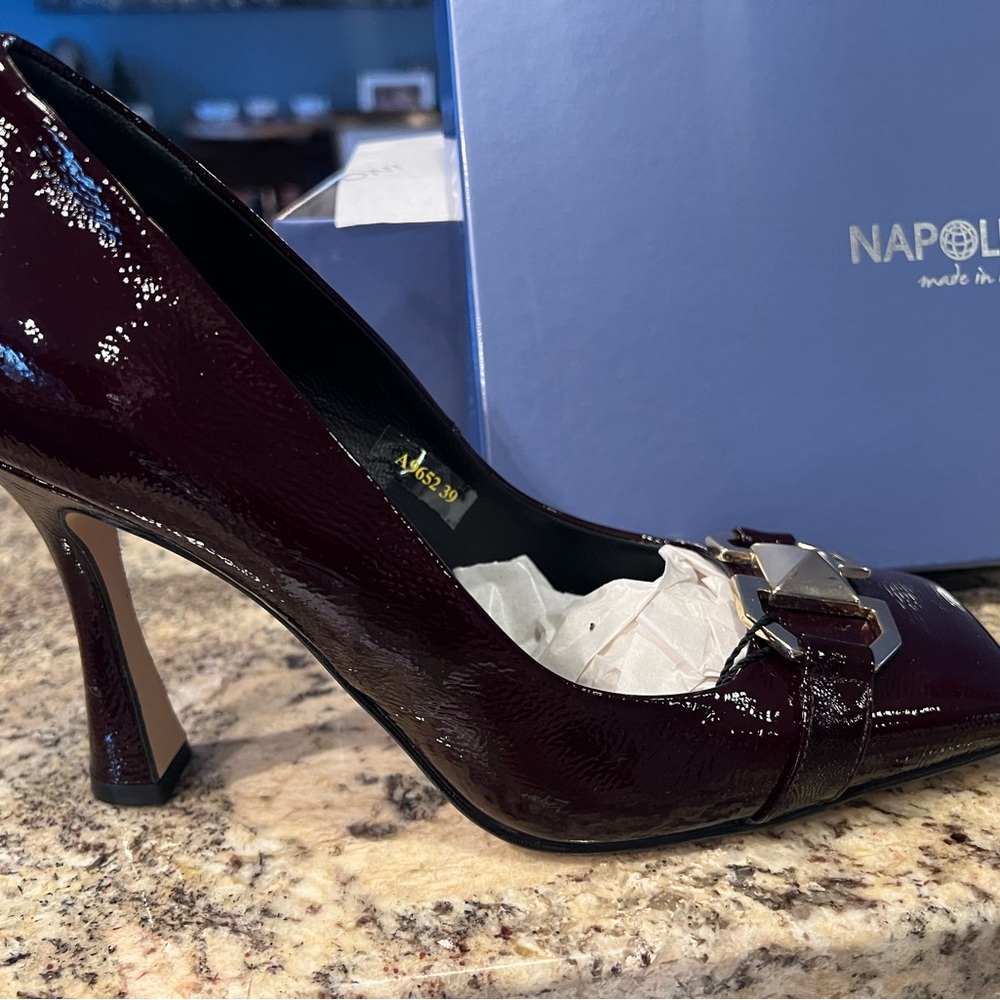 NWT Napoleoni Burgundy Patent Leather Heels, 39